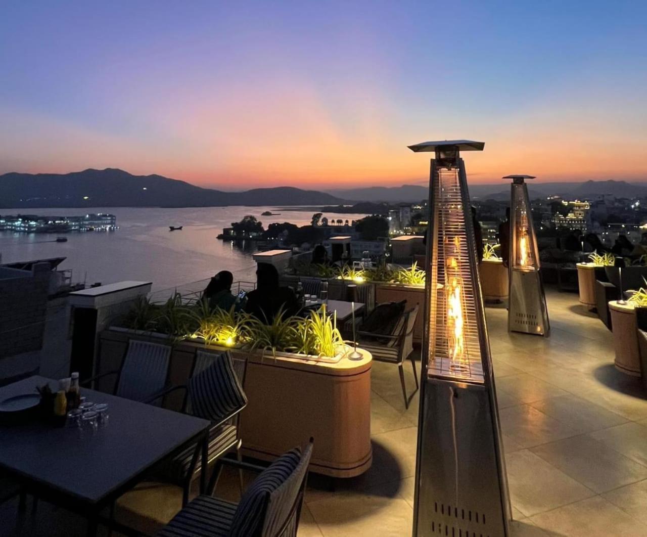 The Red Pier By Downtown Udaipur Otel Dış mekan fotoğraf