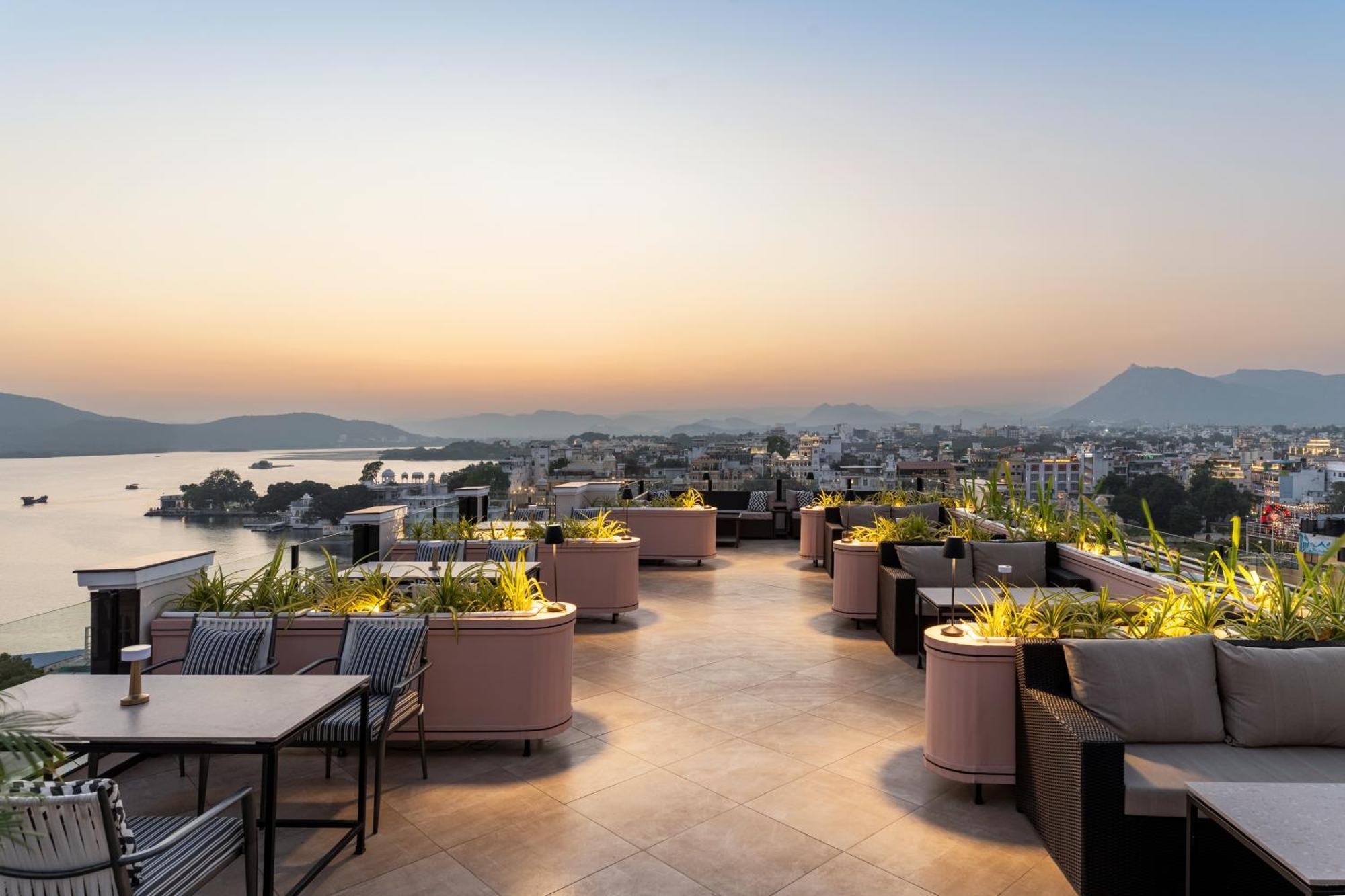The Red Pier By Downtown Udaipur Otel Dış mekan fotoğraf